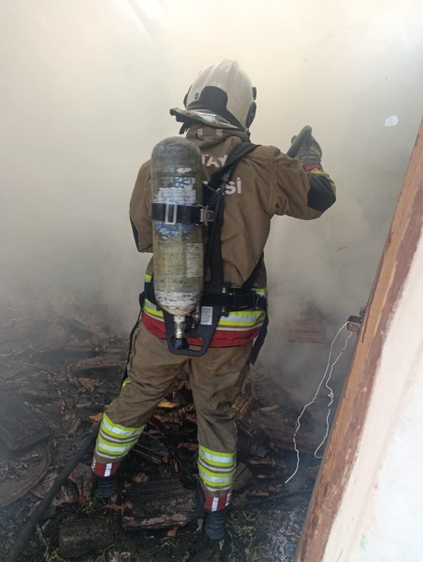 Reyhanlı’da müstakil ev yandı