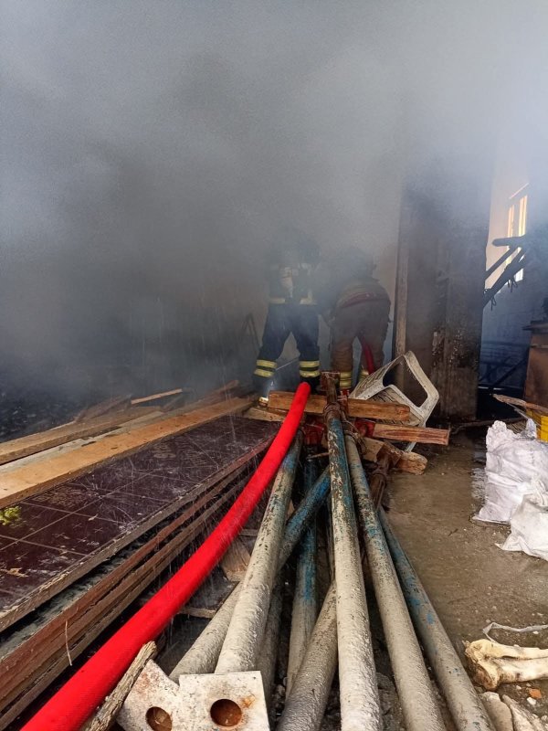 Yayladağı'nda müstakil evden alevler yükseldi