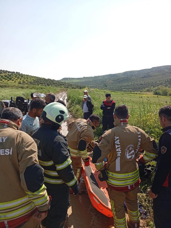 Antakya'da traktörün altında kalan kadın yaralandı