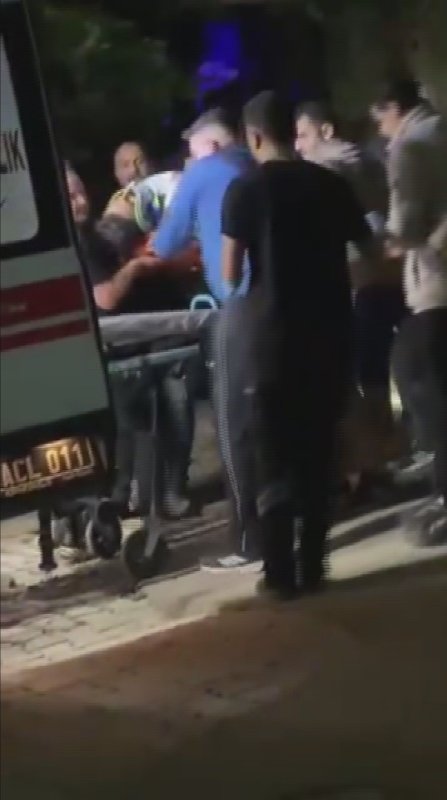 Alkollü sürücünün kullandığı minibüs iş yerine daldı: 2 yaralı