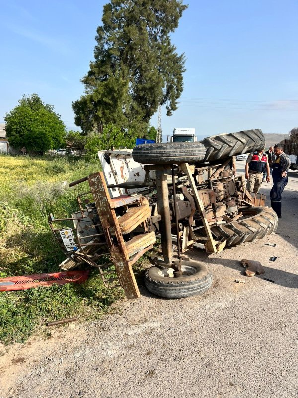 Kırıkhan’da devrilen traktör sürücüsü yaralandı