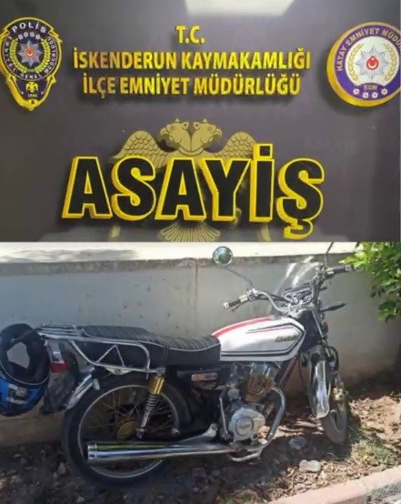Binaya tırmanan hırsızlar, evden anahtarı alıp otomobili çaldılar