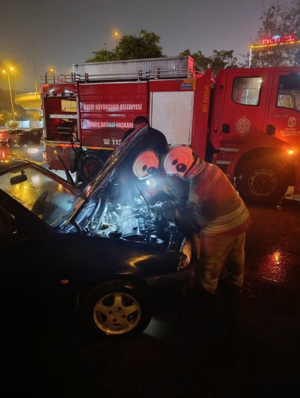 İskenderun'da araç yangını