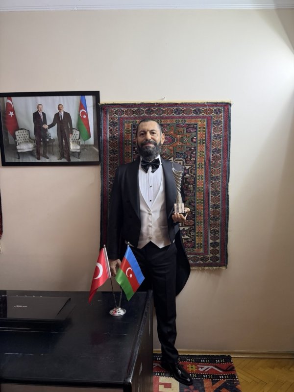 Dünyaca Ünlü Yazar Akif Manaf’a Anlamlı Ödül: “Barış Sanatı Ödülü”