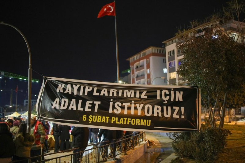 Defne’de binler 6 Şubat’ta yitirilen canları andı 