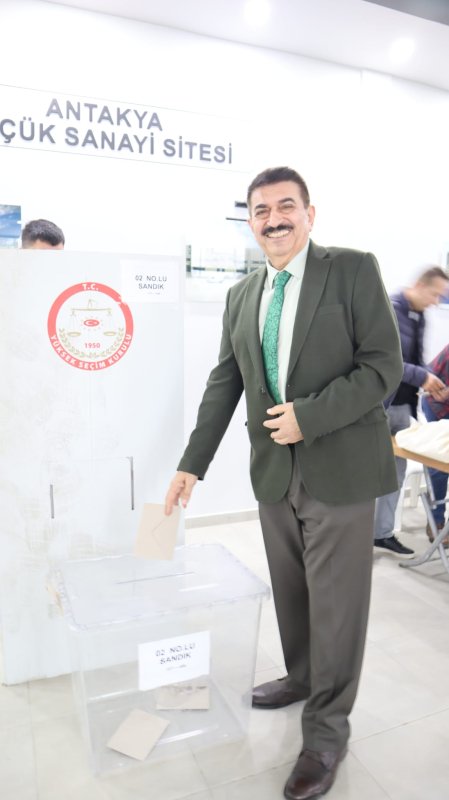 ALTUNAY ESNAFIN DESTEĞİYLE YENİDEN BAŞKAN