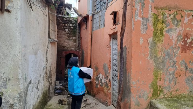 Hatay’da ihtiyaç sahiplerine gıda kolisi dağıtıldı 