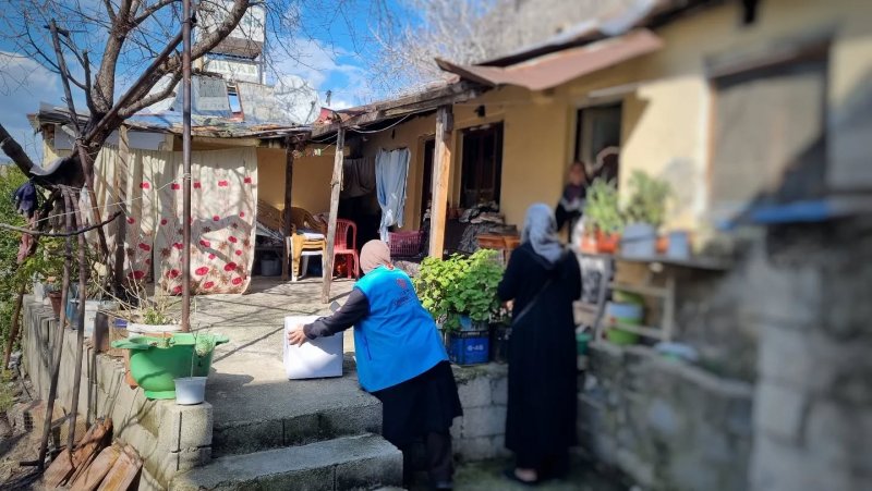 Hatay’da ihtiyaç sahiplerine gıda kolisi dağıtıldı 