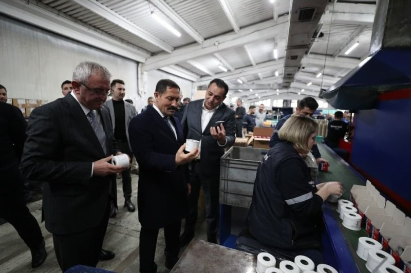 VALİ MASATLI ŞAMPİYONLARIN ÜRETİM ÜSSÜNÜ ZİYARET ETTİ 