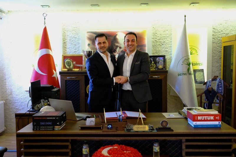 DEFNE’YE KÜLTÜR MERKEZİ İMZALARI ATILDI 