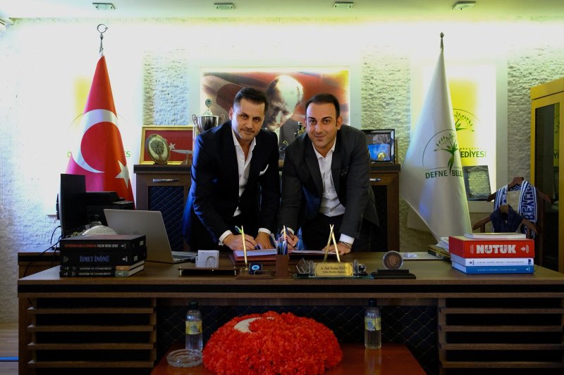 DEFNE’YE KÜLTÜR MERKEZİ İMZALARI ATILDI 