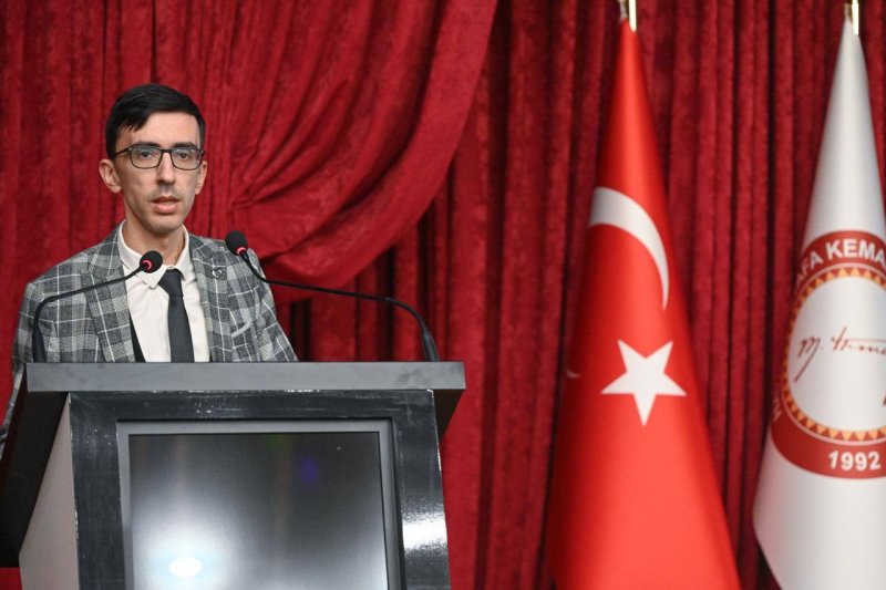 REKTÖR EREN UYARDI: “HESAPLARINIZI KULLANDIRMAYIN” 