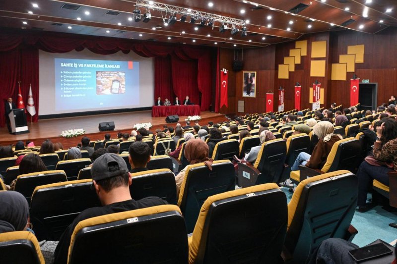 REKTÖR EREN UYARDI: HESAPLARINIZI KULLANDIRMAYIN