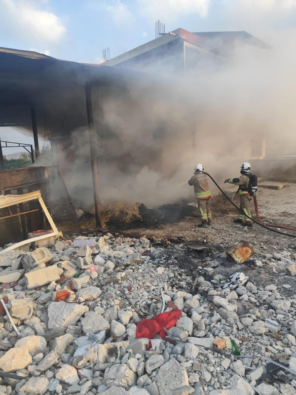 Hatay’da meskenin odunluk kısmında çıkan yangın söndürüldü