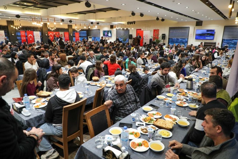 VALİ MASATLI KİMSESİZLERİN KİMSESİ OLDU