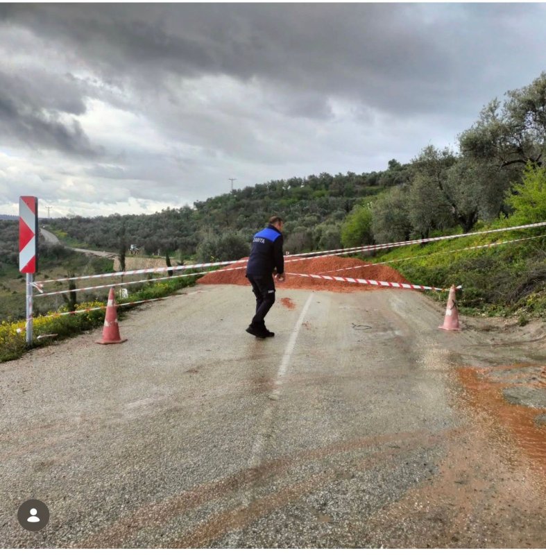 Hatay’da yoğun yağışa dayanamayan yol çöktü 