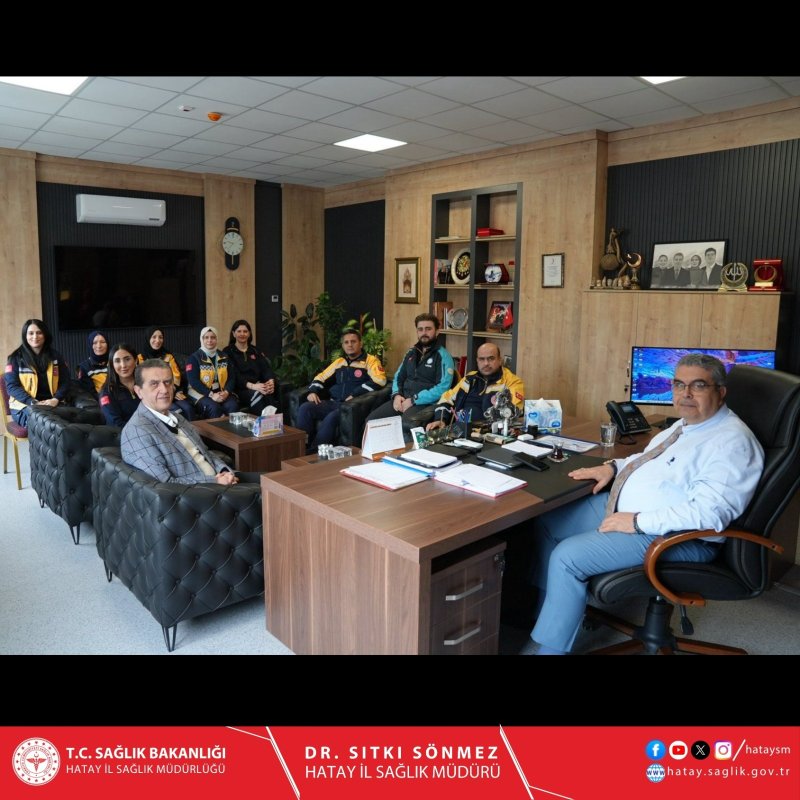 22 Aralık Acil Tıp Teknisyenleri ve Teknikerleri Günü dolayısıyla, Hatay İl Sağlık Müdürlüğü bünyesindeki Acil Sağlık Hizmetleri ve 112 İl Ambulans Servisi personeli, Hatay İl Sağlık Müdürü Dr. Sıtkı Sönmez’i makamında ziyaret ederek günlerini kutladı.