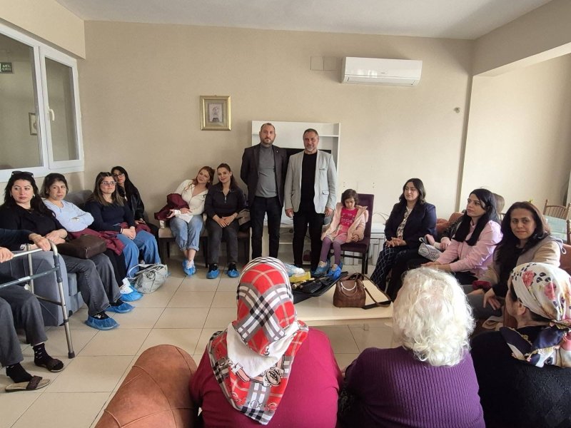 Kuaförler Huzurevi sakinlerine saç bakımı yaptı 