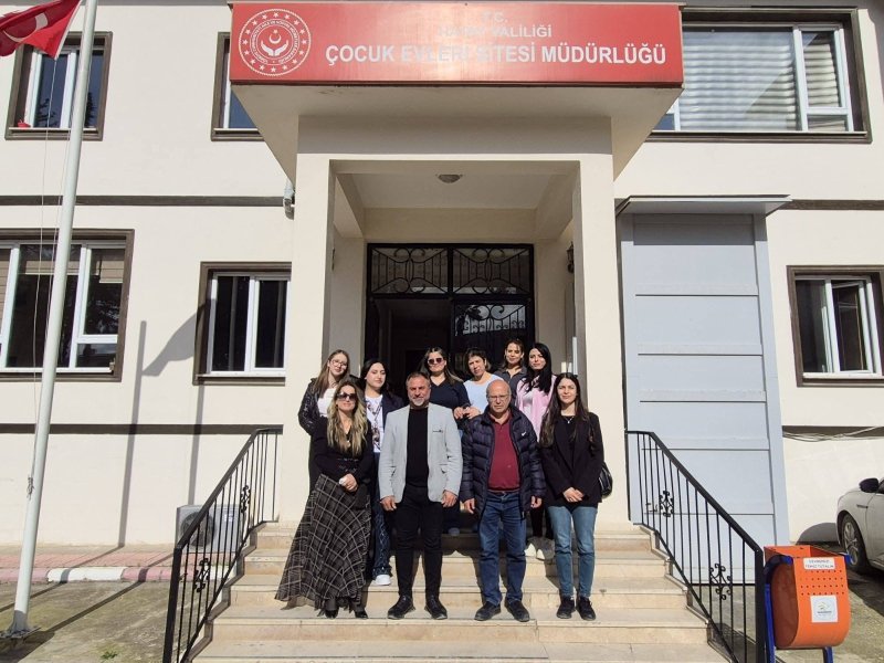 Kuaförler Huzurevi sakinlerine saç bakımı yaptı