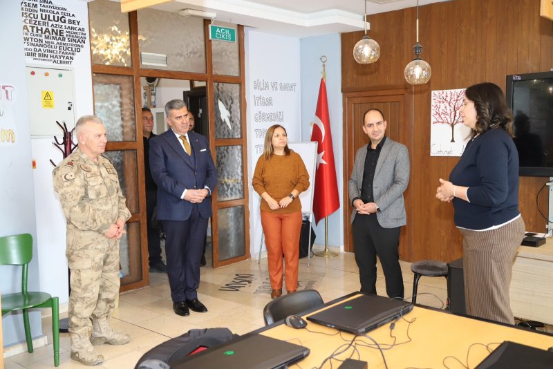 Payas Belediye Başkanı Bekir Altan, Hatay Jandarma Komando Tugay Komutanı Tuğgeneral Nejdet Karaca