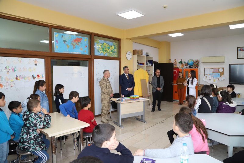 Payas Belediye Başkanı Bekir Altan, Hatay Jandarma Komando Tugay Komutanı Tuğgeneral Nejdet Karaca