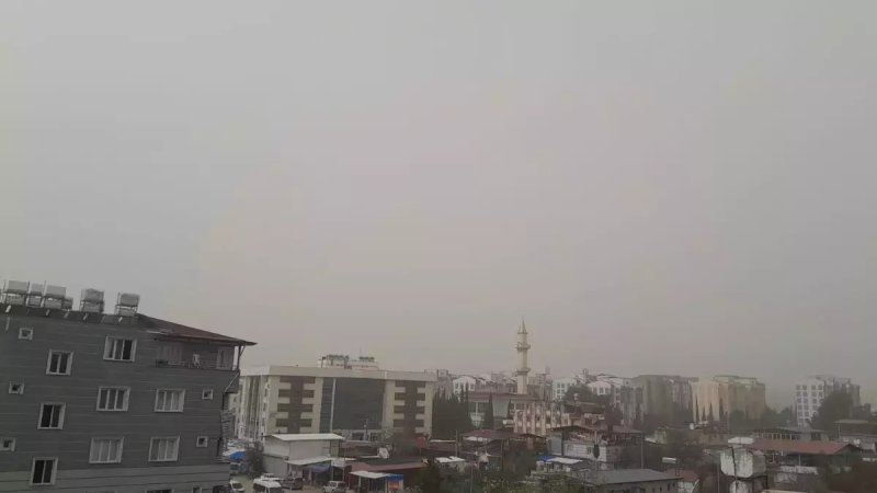 HATAY’DA GÖKYÜZÜ TOZ BULUTUYLA KAPLANDI