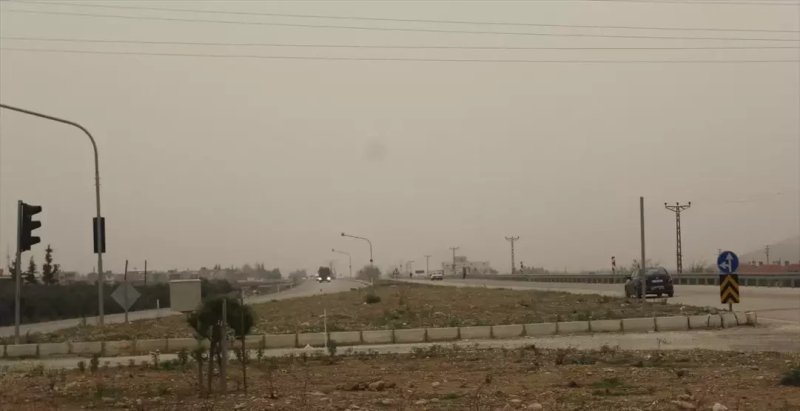 HATAY’DA GÖKYÜZÜ TOZ BULUTUYLA KAPLANDI