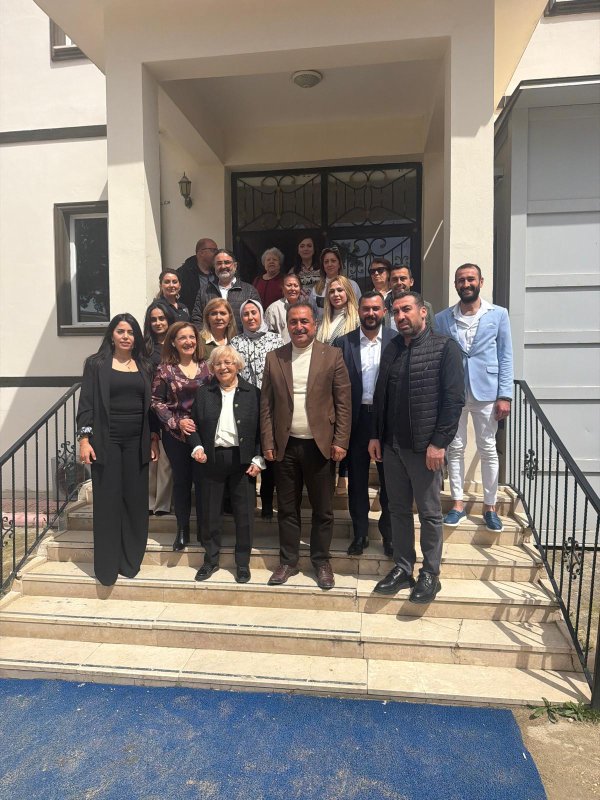 HATAY’IN GÜL ANNESİ YENİDEN BAŞKAN SEÇİLDİ 