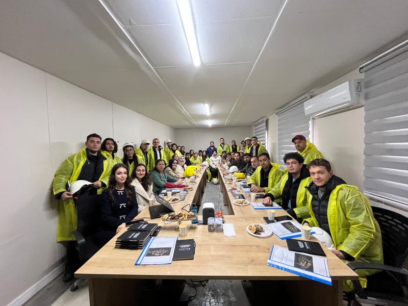 YTÜ’LÜ ÖĞRENCİLER HATAY’DA SAHAYA İNDİ