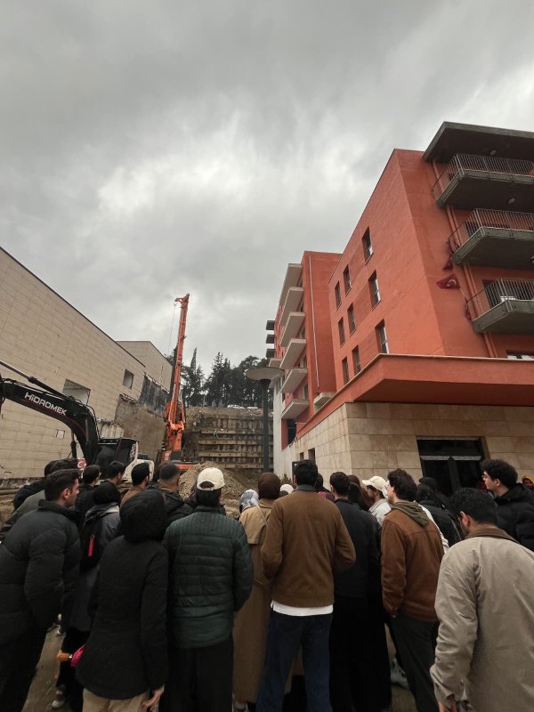 YTÜ’LÜ ÖĞRENCİLER HATAY’DA SAHAYA İNDİ