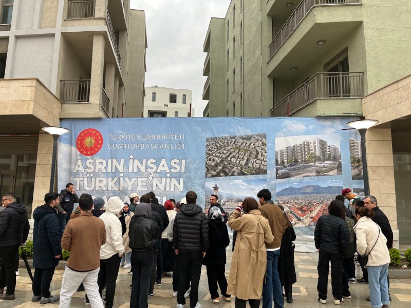 YTÜ’LÜ ÖĞRENCİLER HATAY’DA SAHAYA İNDİ