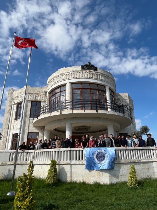 YTÜ’LÜ ÖĞRENCİLER HATAY’DA SAHAYA İNDİ