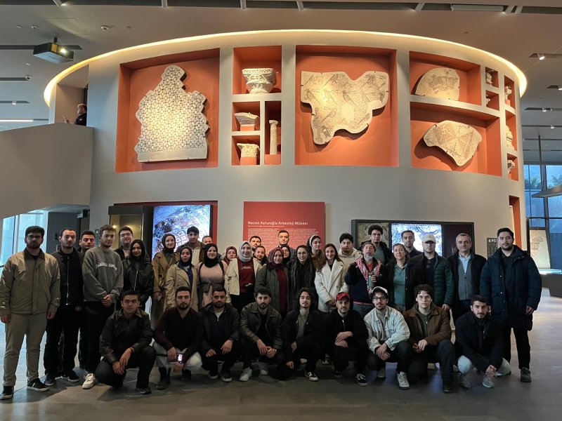 YTÜ’LÜ ÖĞRENCİLER HATAY’DA SAHAYA İNDİ