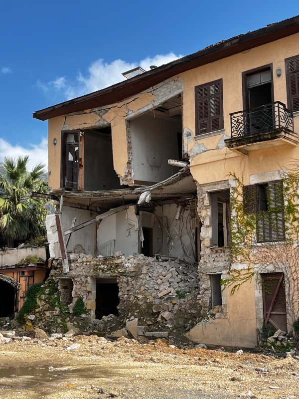 YTÜ’LÜ ÖĞRENCİLER HATAY’DA SAHAYA İNDİ