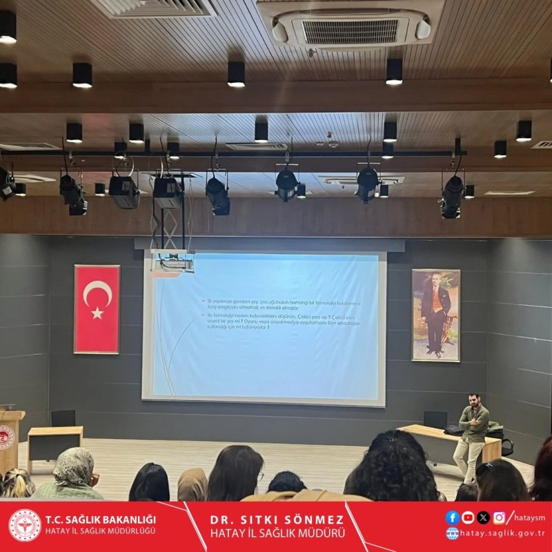 Antakya Kaymakamlığı Toplantı Salonu’nda, Antakya İlçe Sağlık Müdürlüğü ile Aile Sağlığı Merkezlerinde görev yapan personele yönelik hizmet içi eğitim faaliyeti gerçekleştirildi.