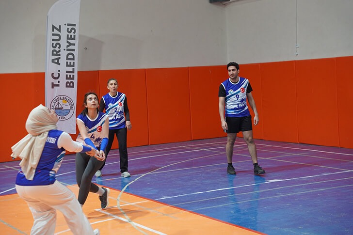 Arsuz Belediyesi Geleneksel Bahar Şenlikleri Voleybol Turnuvası Başladı!