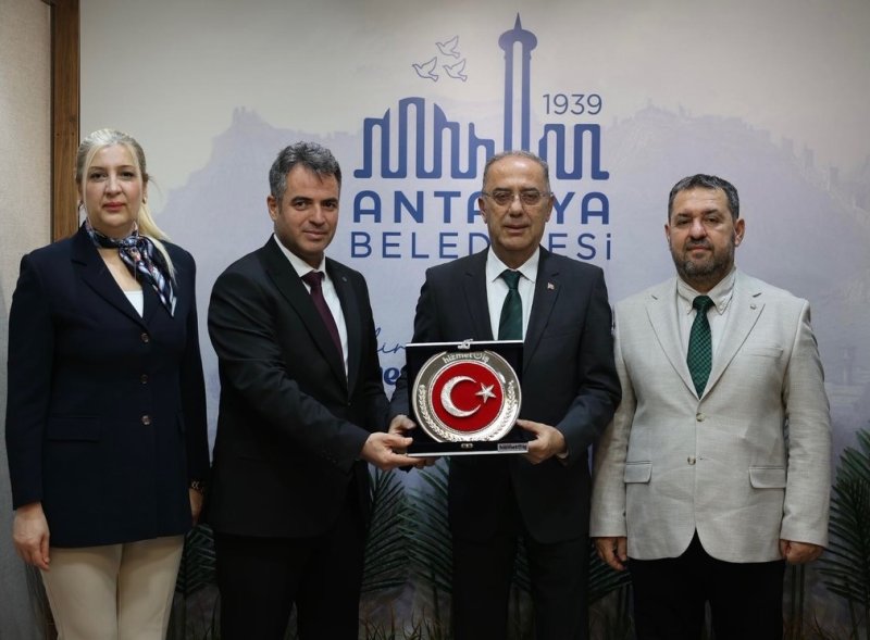 BAŞKAN YAPAR, HAK-İŞ HEYETİNİ AĞIRLADI