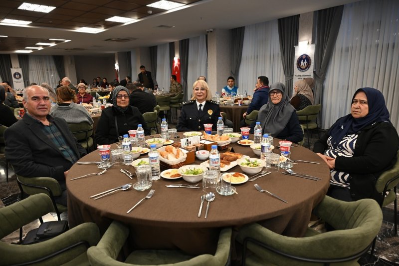 YILMAZ ÇOCUKLARI MAKAMINDA AĞIRLADI