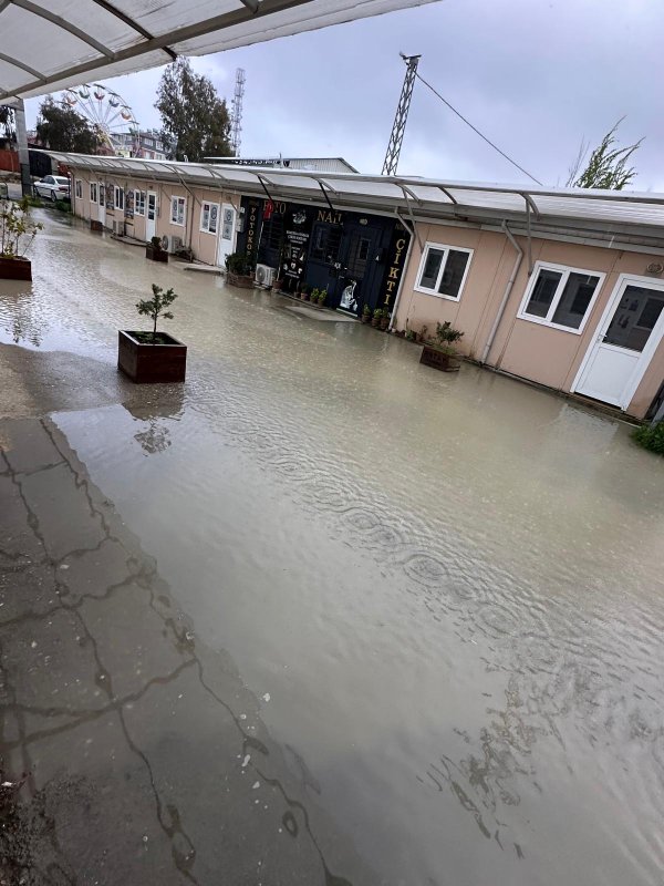 PRİMEMALL 1 PREFABRİK ÇARŞIYI SU BASTI