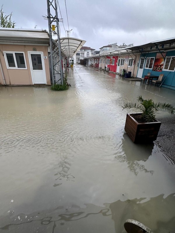 PRİMEMALL 1 PREFABRİK ÇARŞIYI SU BASTI