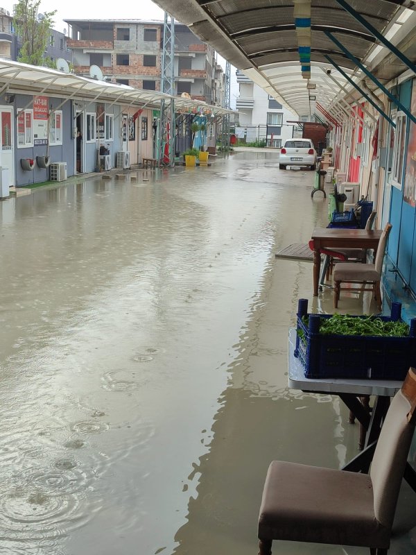 PRİMEMALL 1 PREFABRİK ÇARŞIYI SU BASTI