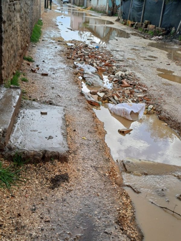 UZUNKAVAK’TA YAĞMUR SUYUYLA MÜCADELE SÜRÜYOR