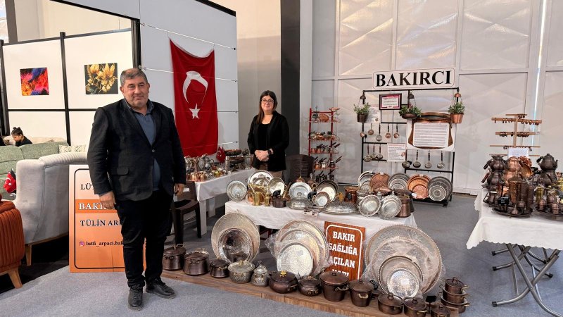 BAKIR SANATÇISI TÜLİN ARPACI’NIN STANDI FUARDA YOĞUN İLGİ GÖRDÜ