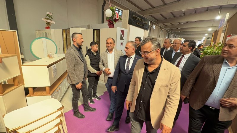 BAŞKANLARDAN MOBİLYA FUARINA TAM NOT