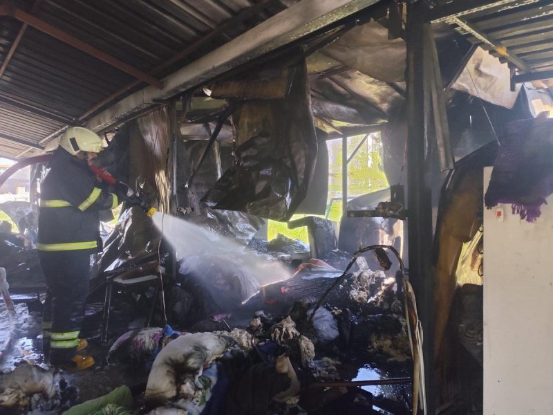 Hatay’da yangın çıkan ev küle döndü 