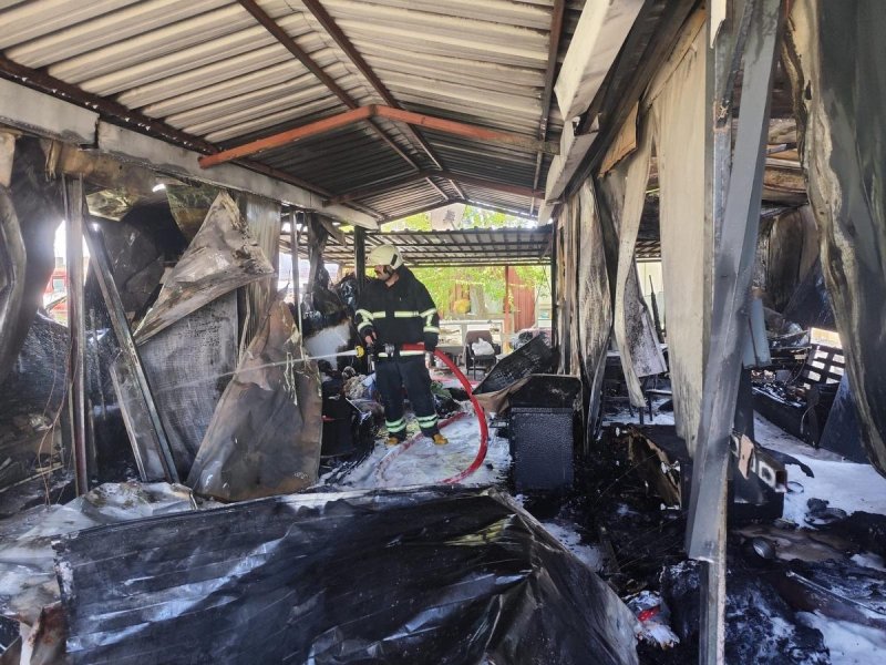 Hatay’da yangın çıkan ev küle döndü 