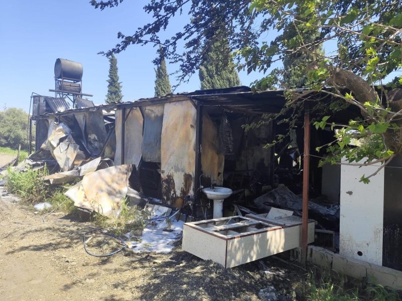 Hatay’da yangın çıkan ev küle döndü 