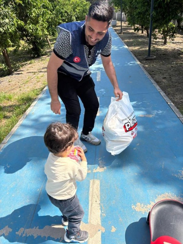 KIYMACI: “ÇOCUKLARIMIZIN YÜZÜNDEKİ TEBESSÜME VESİLE OLUNMUŞTUR” 