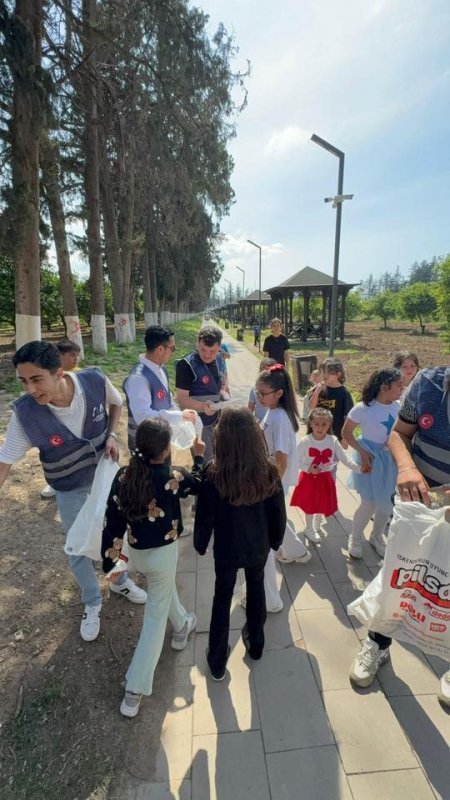 KIYMACI: “ÇOCUKLARIMIZIN YÜZÜNDEKİ TEBESSÜME VESİLE OLUNMUŞTUR” 