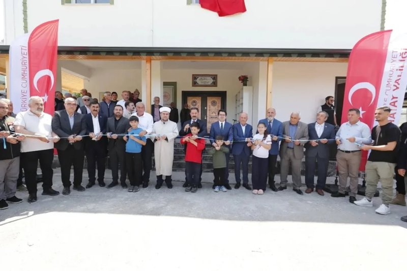 DEPREMİN YARALARI SARILIYOR  “MARAŞLAR CAMİİ İBADETE AÇILDI”